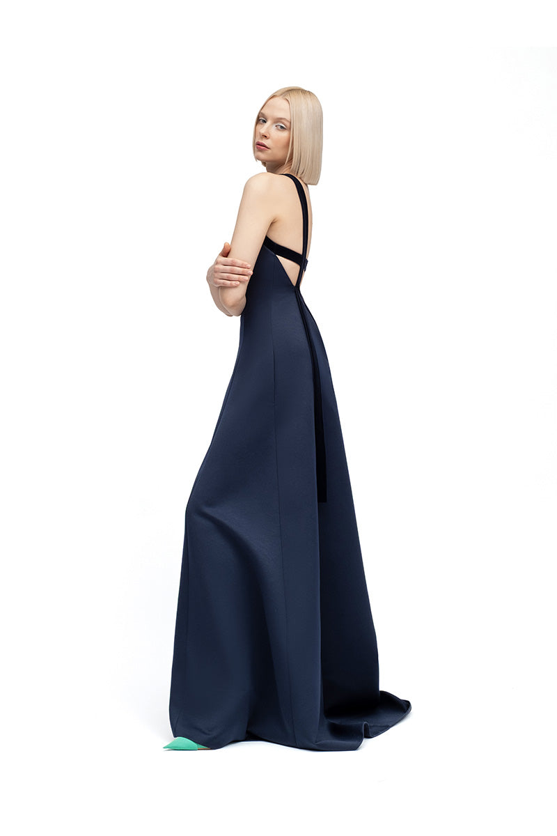 Navy MEFTUNE maxi dress by MOON / HAKAAN YILDIRIM, flowing fabric with a stylish, elegant silhouette.