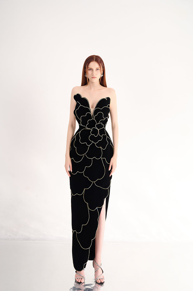 VELVET V-NECK PETAL STRAPLESS MAXI DRESS IN BLACK