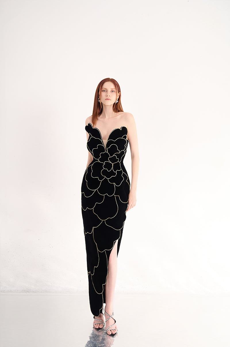 VELVET V-NECK PETAL STRAPLESS MAXI DRESS IN BLACK - CULT MIA