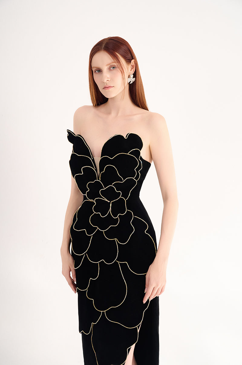 VELVET V-NECK PETAL STRAPLESS MAXI DRESS IN BLACK - CULT MIA