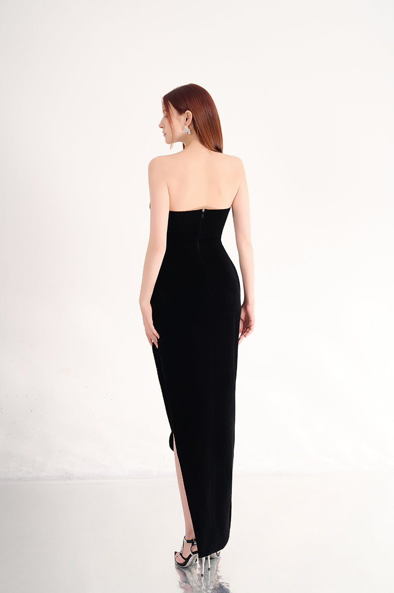 VELVET V-NECK PETAL STRAPLESS MAXI DRESS IN BLACK - CULT MIA