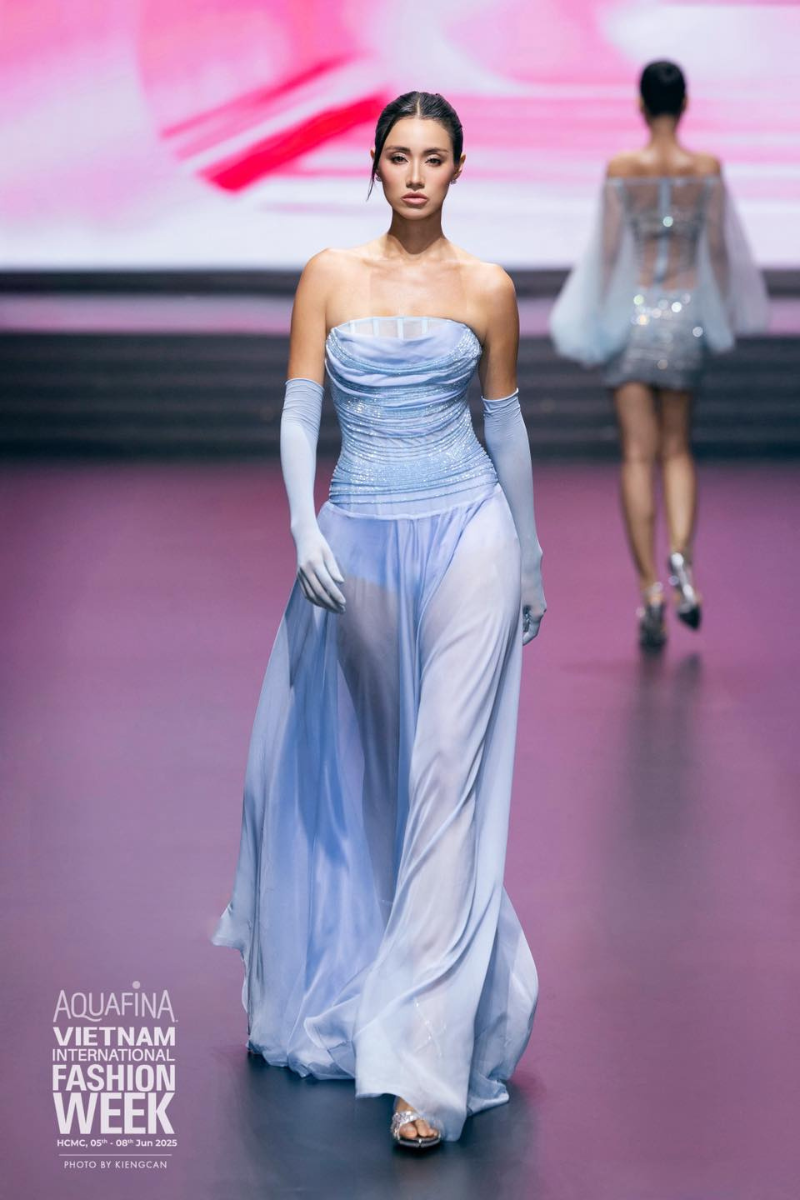 STRAPLESS CORSET SILK GOWN IN BLUE - CULT MIA