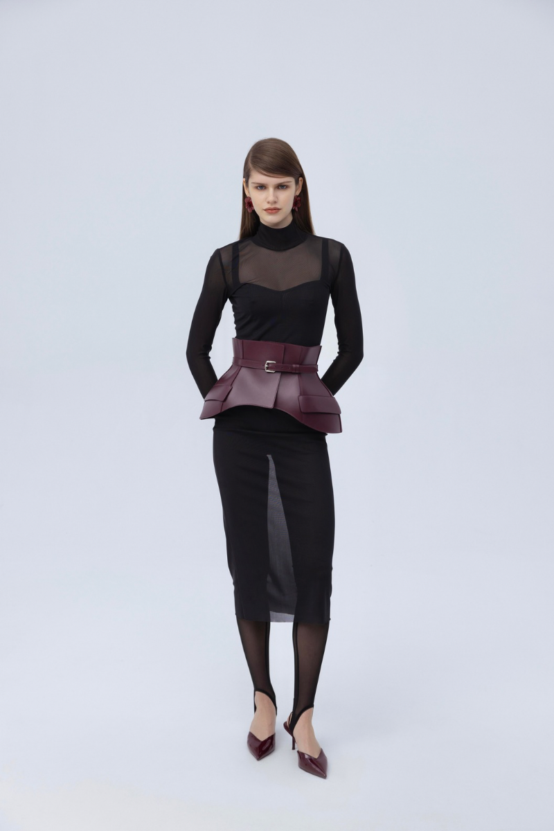 LEATHER BASQUE IN WOOD