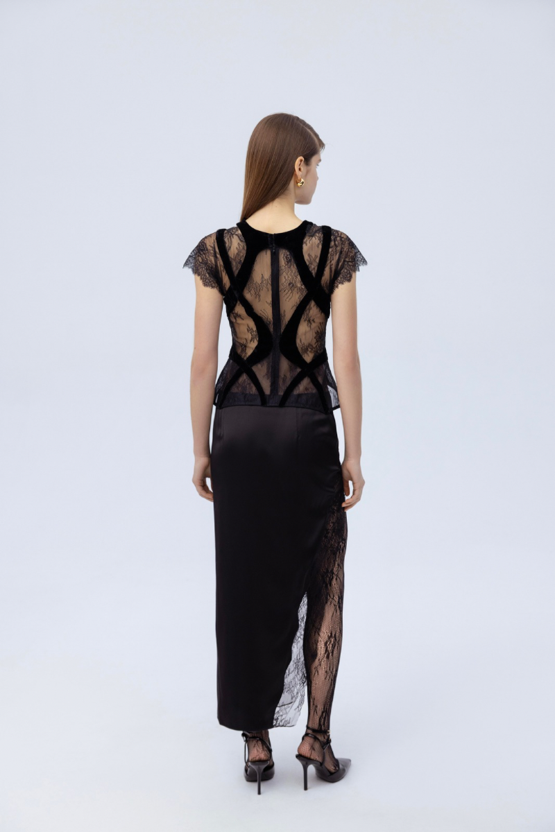 Santa Brands jade LACET midi skirt with soft velvet fabric, featuring a stylish and comfortable design for casual or dressy occasions.