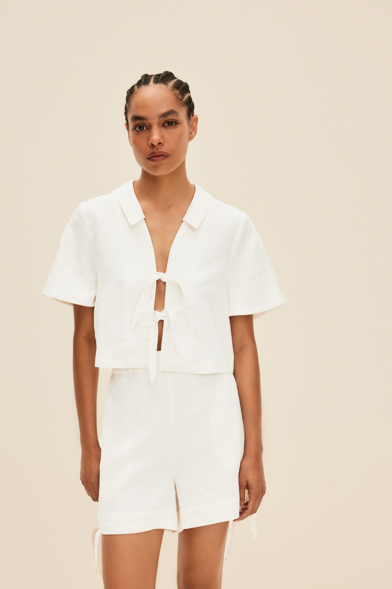SHORTS WITH TIES IN PEARL WHITE - CULT MIA