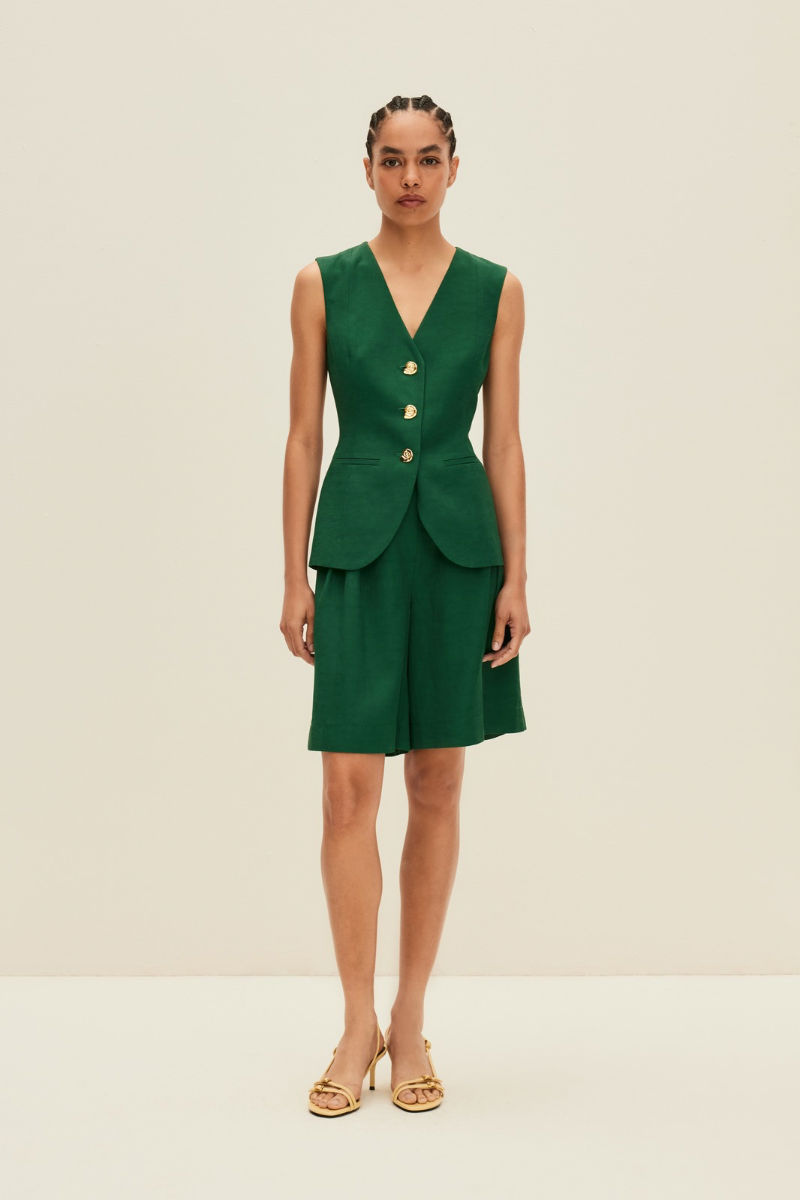 TAILORED SHORTS IN LUSH GREEN - CULT MIA
