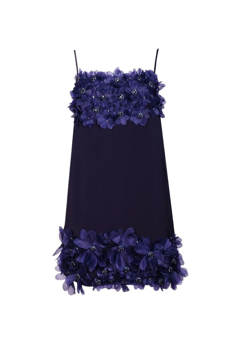 فستان قصير من عليا نوار باللون الكحلي