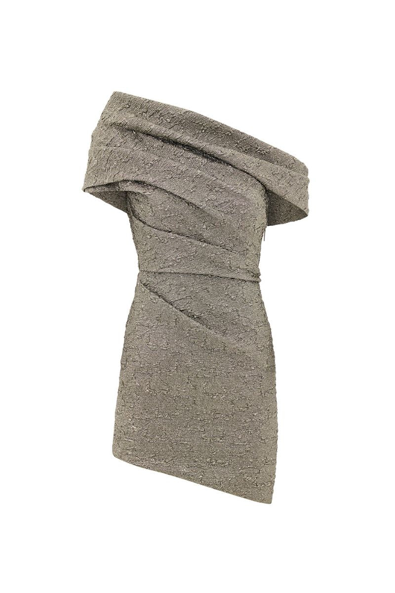 فستان قصير بكتف واحد باللون الفضي