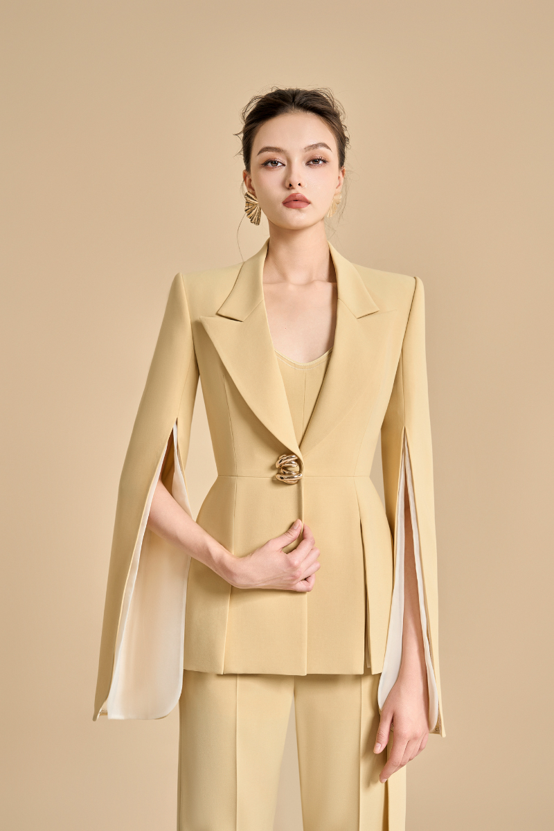Maison Des Copains Esteban A-line V-neck blazer in black, tailored with a sleek V-neck design and structured fit.