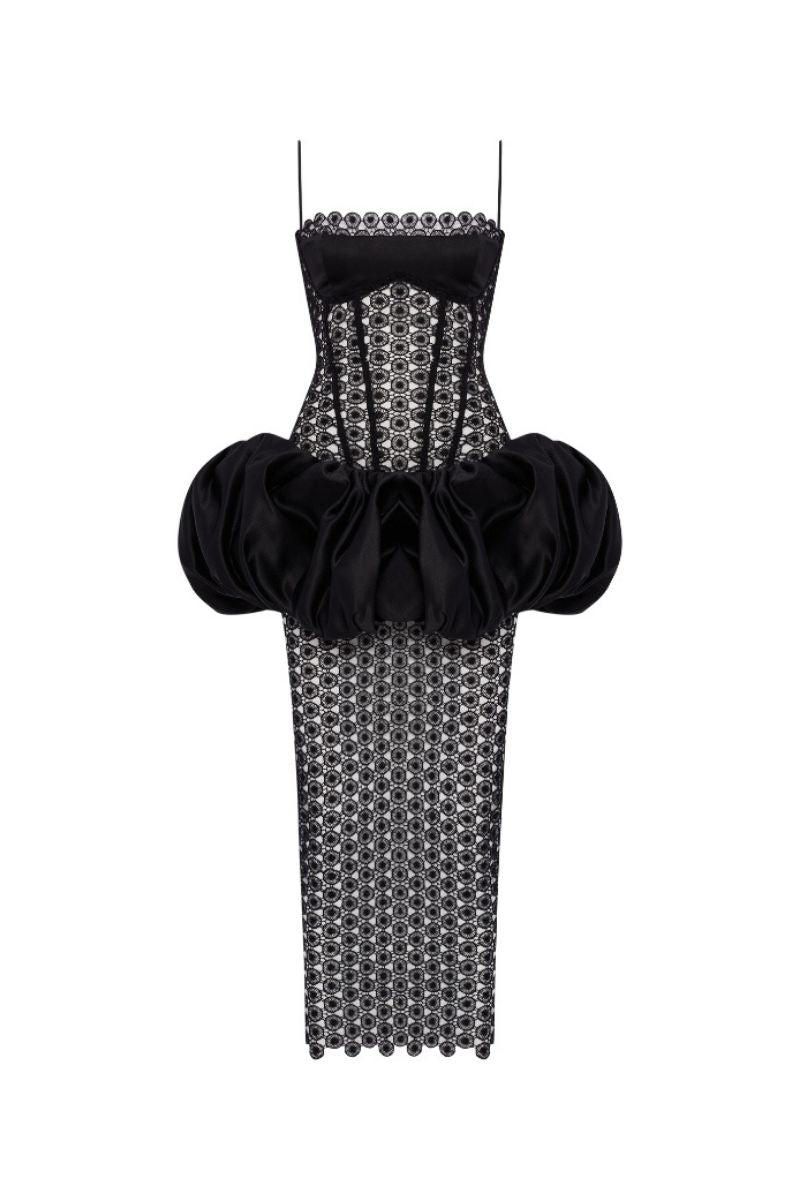 فستان مطرز باللون الأسود