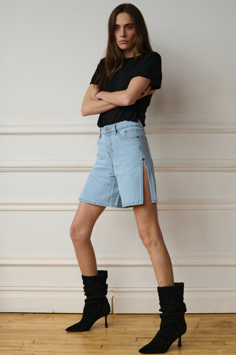 TT Studios Duke Shorts, casual men's shorts in a relaxed fit with adjustable waistband and pockets, suitable for everyday wear.