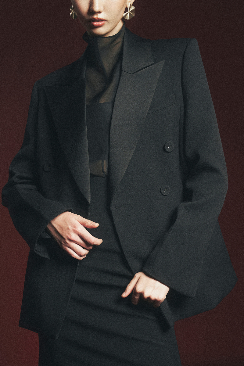 Maison Des Copains Arnold straight square shoulder blazer, tailored jacket with structured fit and classic style, in a neutral fabric.