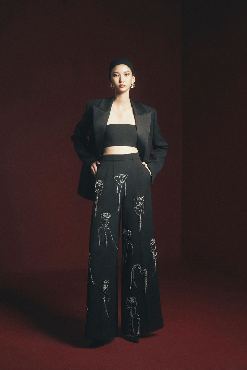Maison Des Copains gray straight wide-leg floor-length pants in black, showing the relaxed fit and flowing fabric.