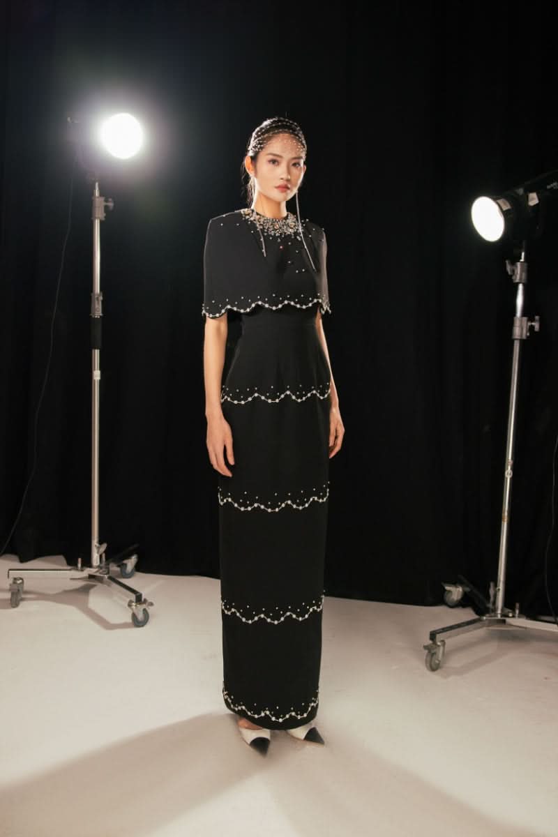 sparkling maxi dress Silver Sequin - Celia while the oversized floral detail at the shoulder adds a couture BLACK SPARKLING MAXI DRESS |