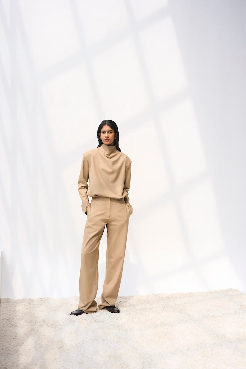 Ura HELGA TOP in soft fabric, featuring a stylish design with a round neckline and long sleeves, perfect for casual wear.