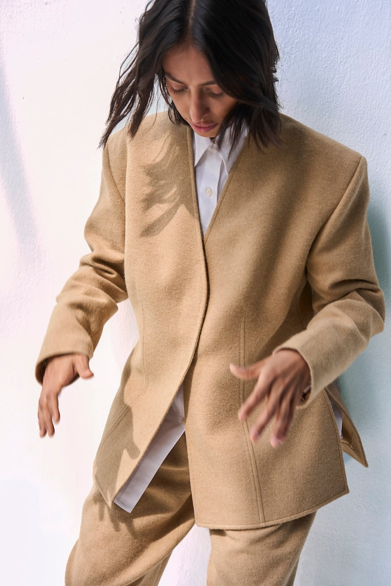 Ura Leah blazer in classic tailored design, featuring structured fit and sleek fabric for stylish office or casual wear.