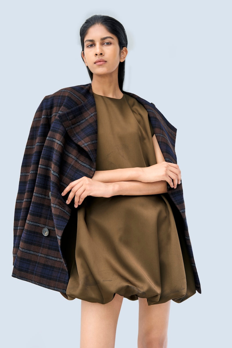 URAA HELLE mini dress displayed on a model, featuring a stylish design and lightweight fabric perfect for casual wear.