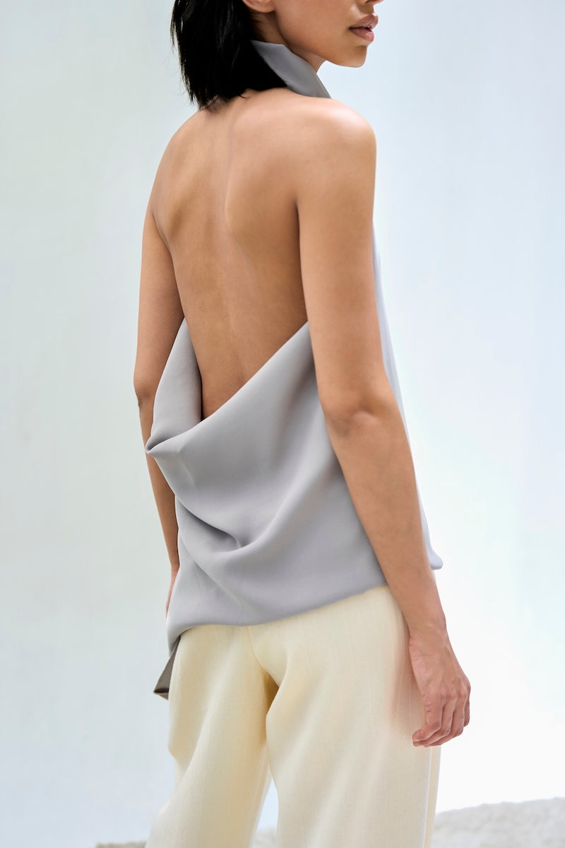 URa TUVA TOP, stylish women's top in a soft fabric with a relaxed fit, shown in a neutral color.