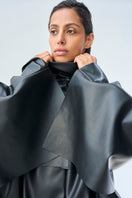 URa PIA trench jacket featuring a classic design with a belt and tailored fit, suitable for stylish outerwear.