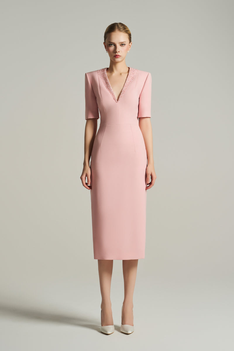 ROBE À COL EN V, LONGUEUR JUSQU'AU GENOU, ROSE CLAIR