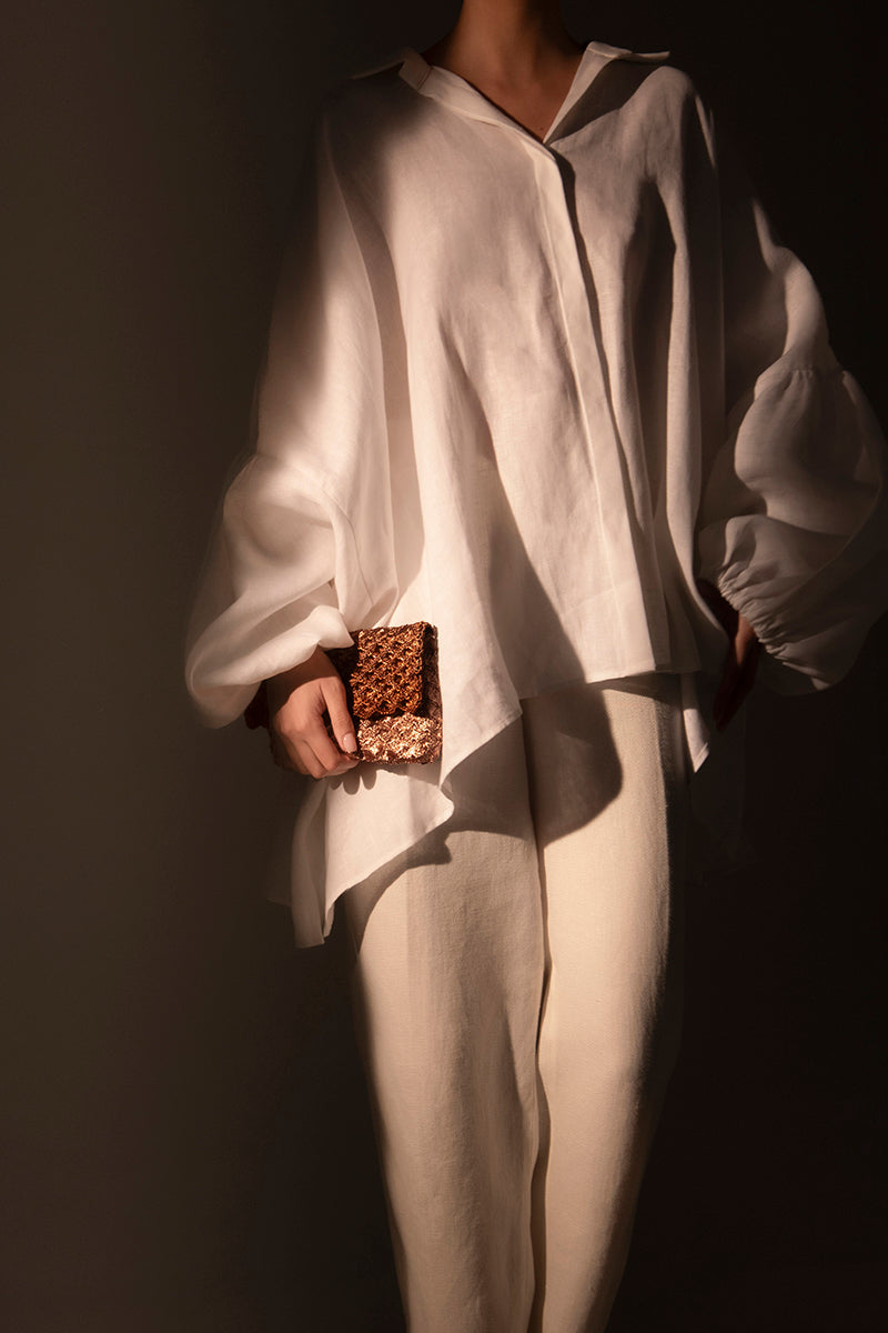 Gold and copper Verdi Kaia seashell clutch with textured design, featuring a sleek, elegant style perfect for evening accessories.