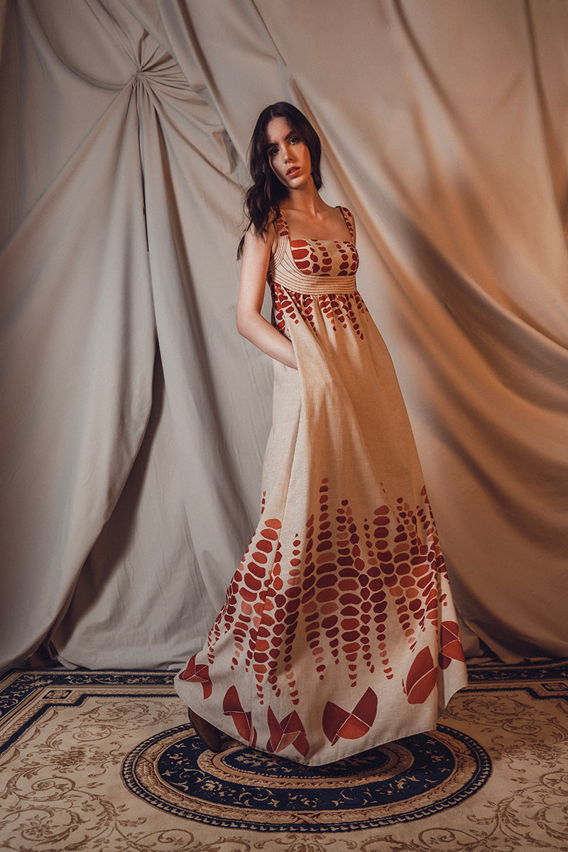 DUMA&CO LINDE Maxi Dress in vibrant floral print, flowing fabric, sleeveless design, perfect for summer wear.