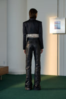 Black Vera jacket made of crepe fabric by Lorena Saravia, featuring a tailored fit and stylish design.