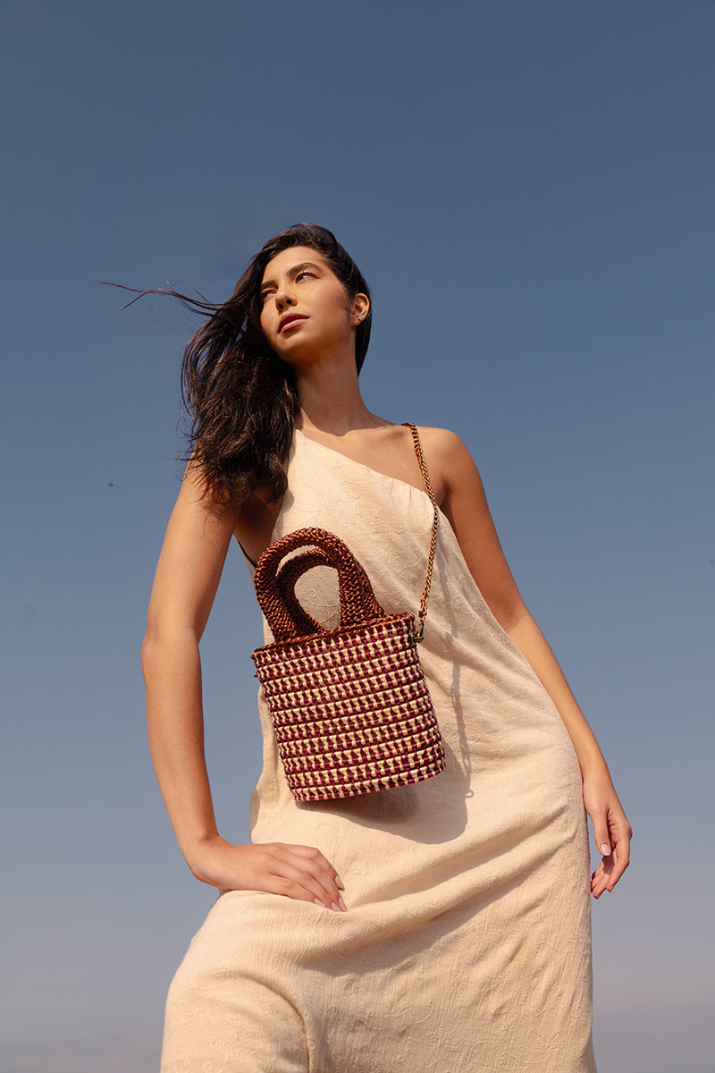 Mara Brazil VIDA brown top handle bag with sleek design and sturdy handles, perfect for stylish everyday use.