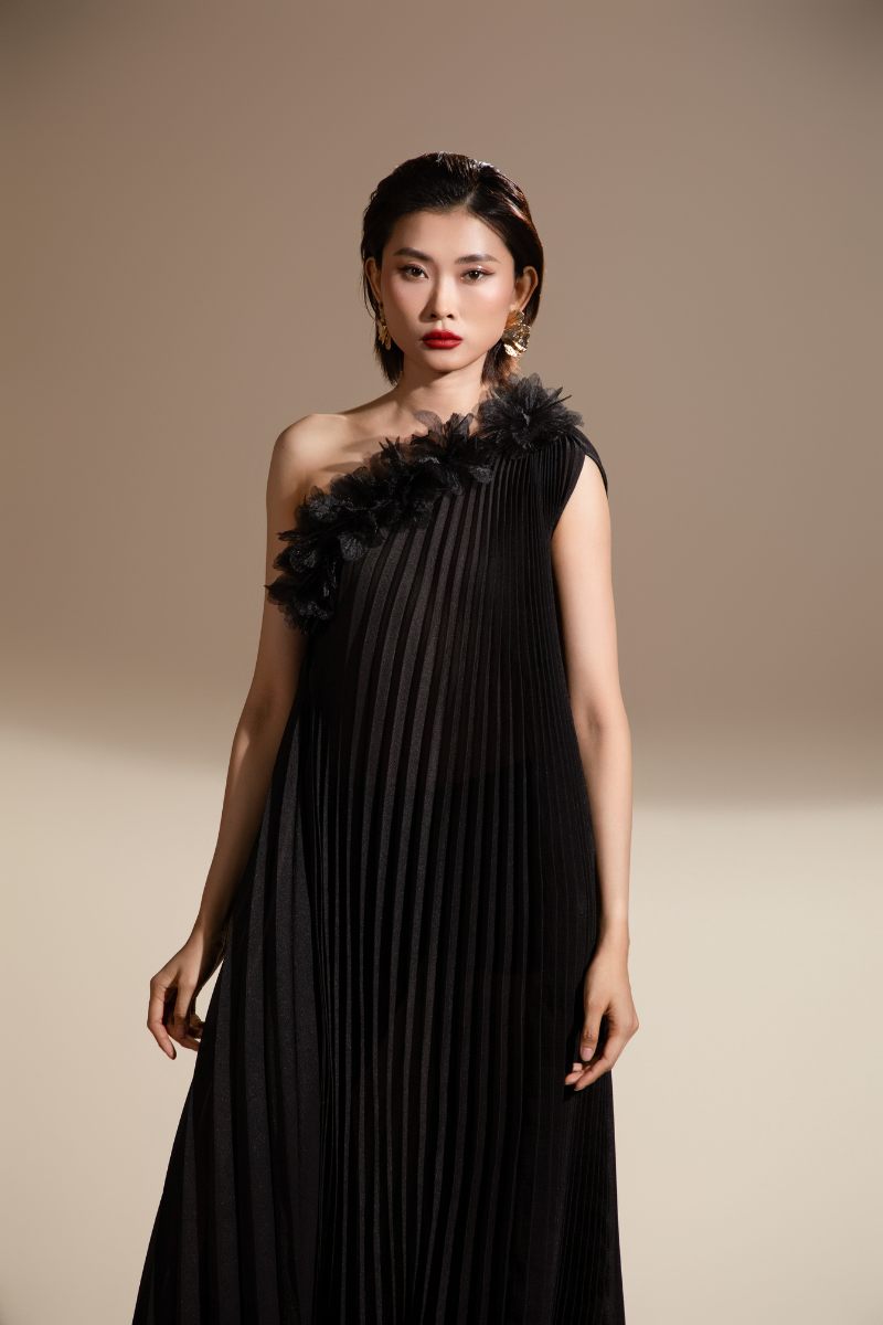 MARGUERITE TRAPEZOID PLEATED ORGANZA MAXI DRESS - CULT MIA