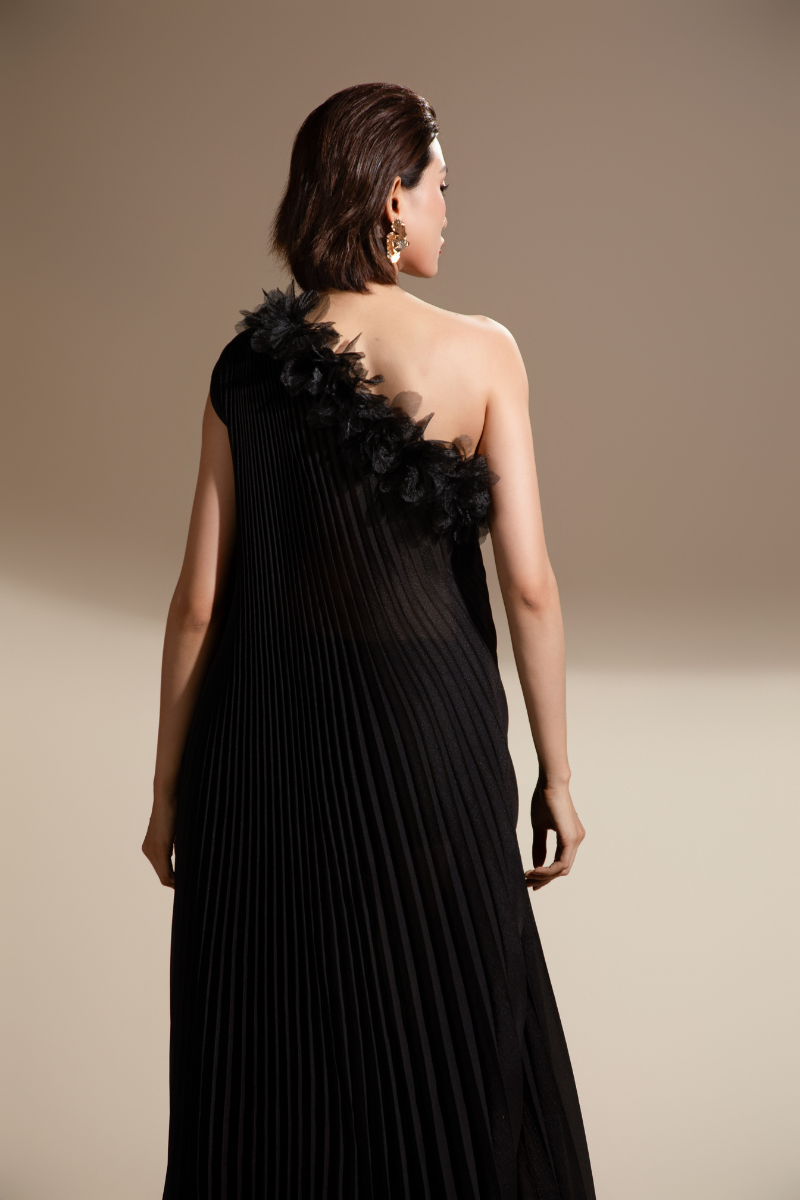 MARGUERITE TRAPEZOID PLEATED ORGANZA MAXI DRESS - CULT MIA