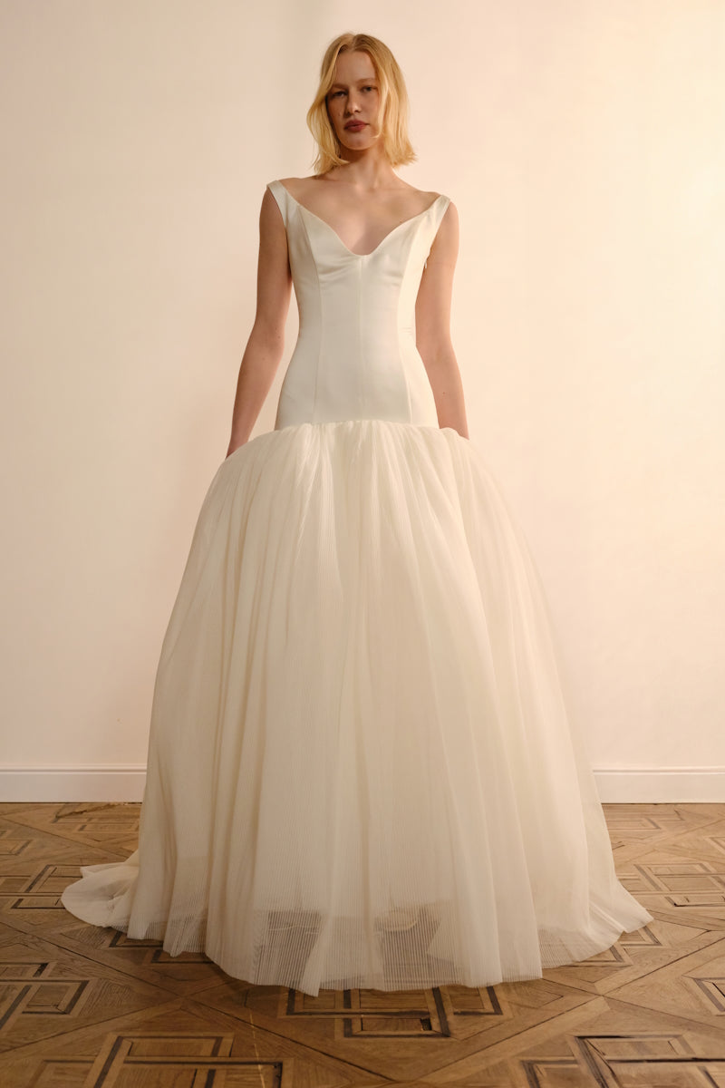 ALAYA MEASURE GOWN