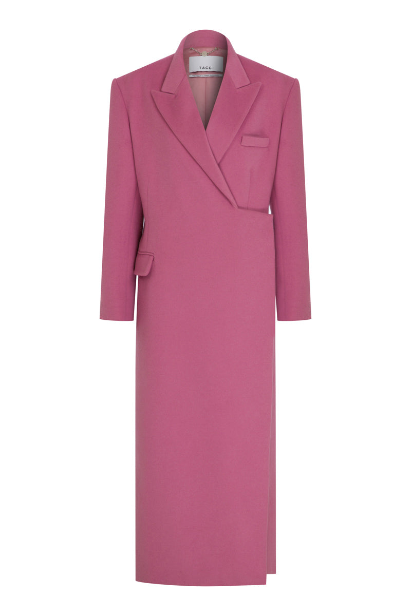 Tagg wool coat with side slit, stylish and warm outerwear, featuring a tailored fit and classic design in neutral fabric.
