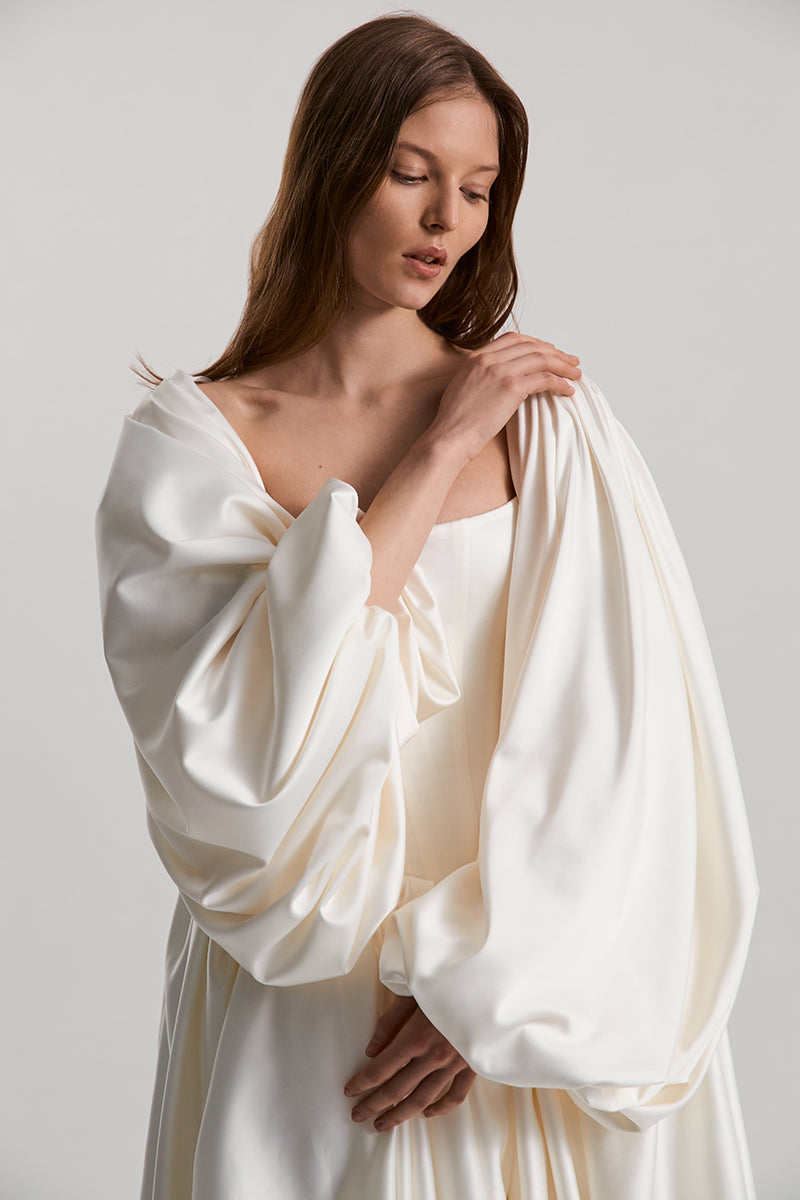 VOLUMETRIC SLEEVES SATIN IN OFF-WHITE - CULT MIA
