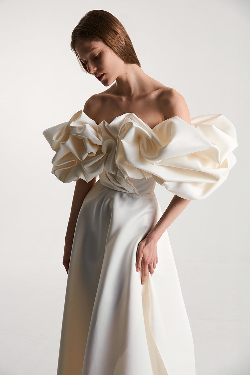 sophisticated white dress MERINGUE DRESS SILK IN OFF-WHITE | CULT MIA