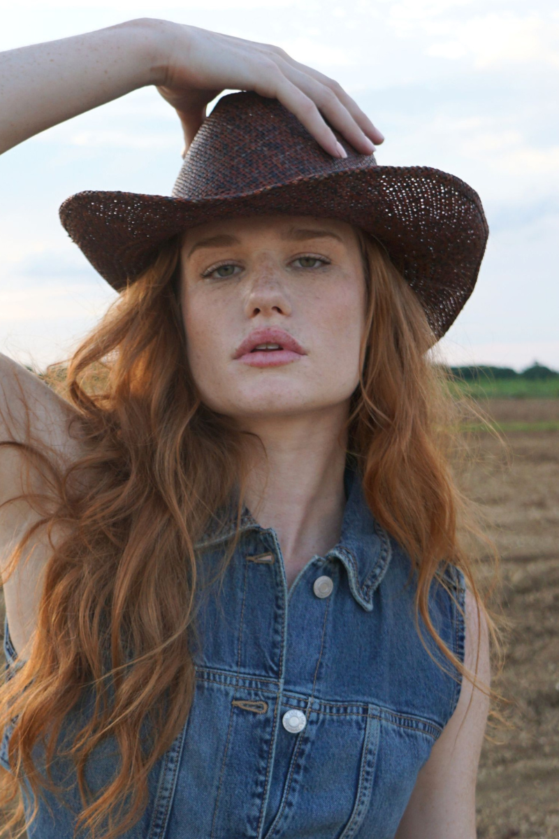 Modern Monarchie walnut hat in espresso color, stylish and versatile accessory with a classic hat shape and textured finish.