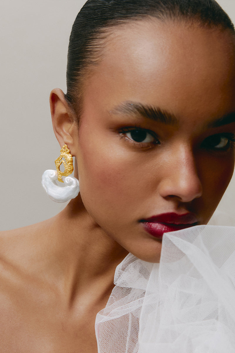 WHITE WHIRLPOOL EARRINGS - CULT MIA