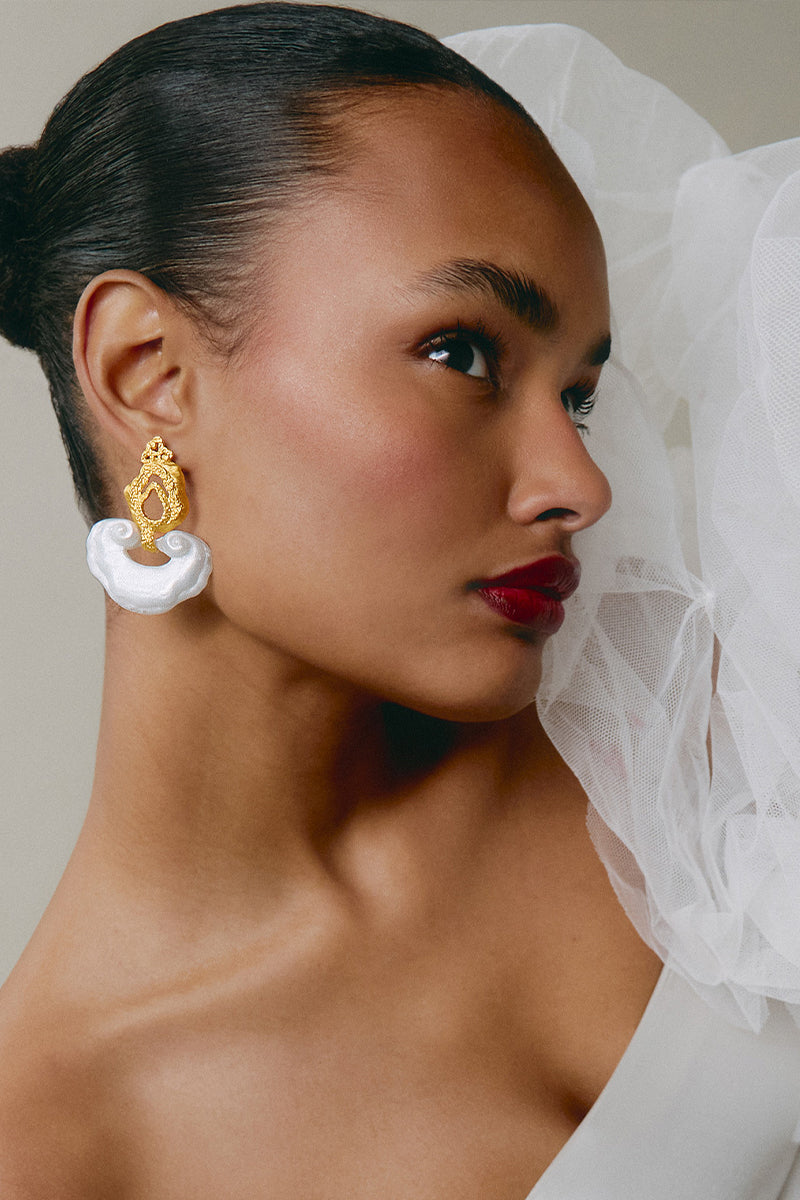 WHITE WHIRLPOOL EARRINGS - CULT MIA
