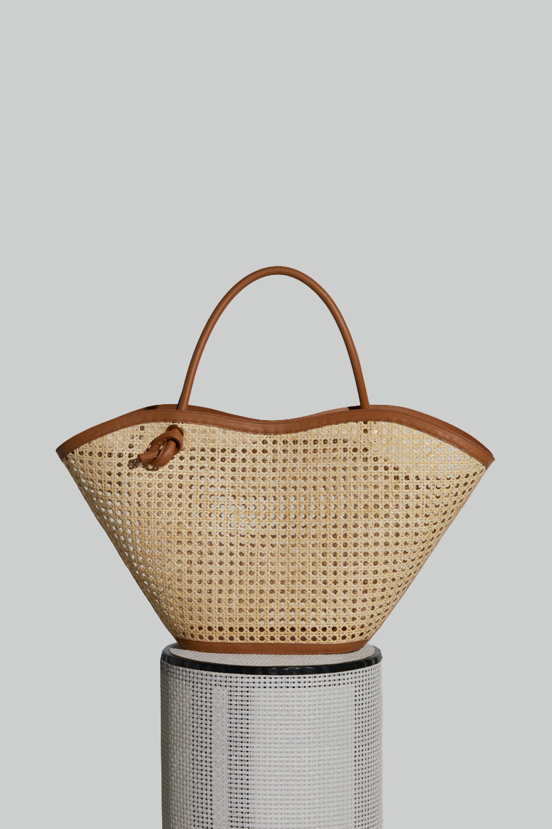 Camel XL Cella Chair shoulder bag by Folklore The Label, featuring a spacious design and stylish leather finish.
