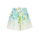 AISA Arielle short in a casual fit, featuring lightweight fabric and a comfortable waistband, worn as stylish summer shorts.