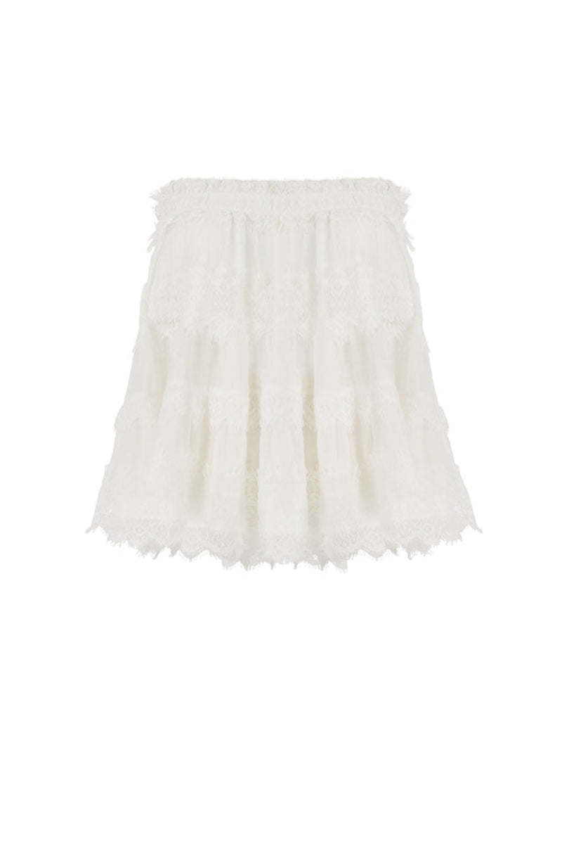 AISA Grace white top, stylish women's blouse with a relaxed fit, featuring a soft fabric and elegant neckline.