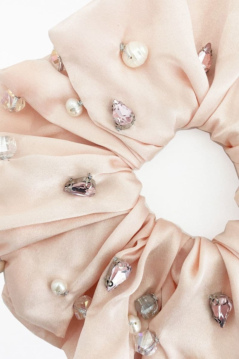 SOLVEIG PETITE COMB AND HARLOW EMBELLISHED OVERSIZED SILK SCRUNCHIE SET | Aethera | CULT MIA