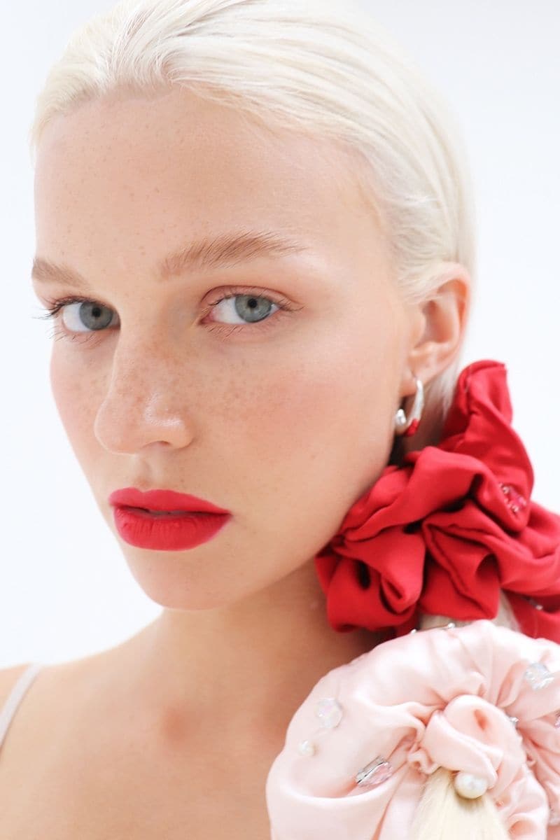 SOLVEIG PETITE COMB AND HARLOW EMBELLISHED OVERSIZED SILK SCRUNCHIE SET | Aethera | CULT MIA