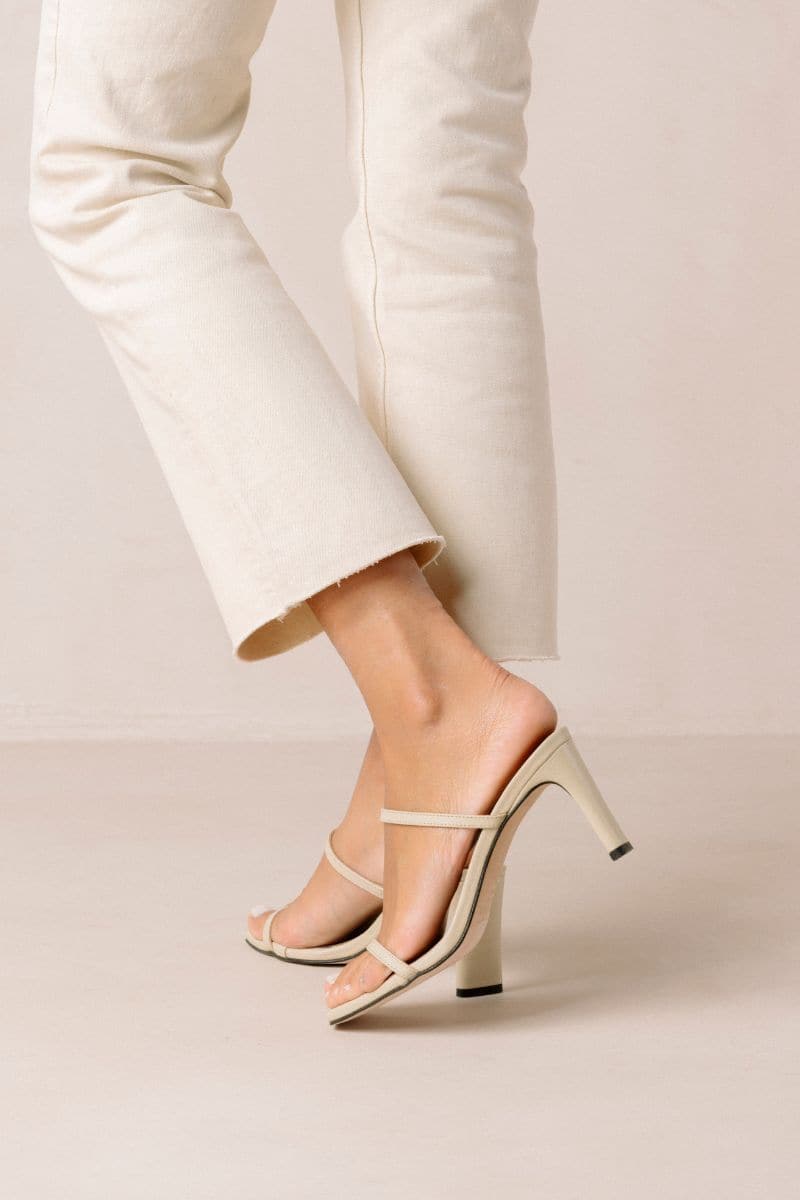 CANNES BEIGE MULES | Alohas | CULT MIA