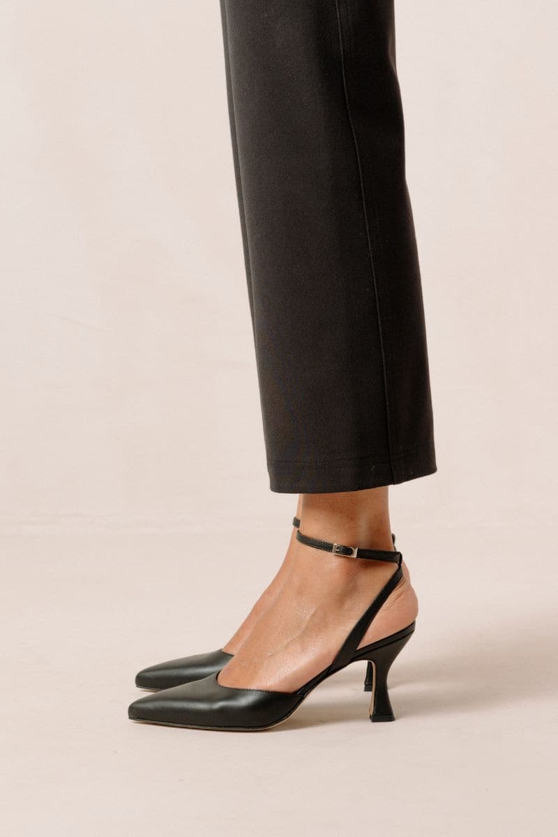CINDERELLA BLACK PUMPS | Alohas | CULT MIA