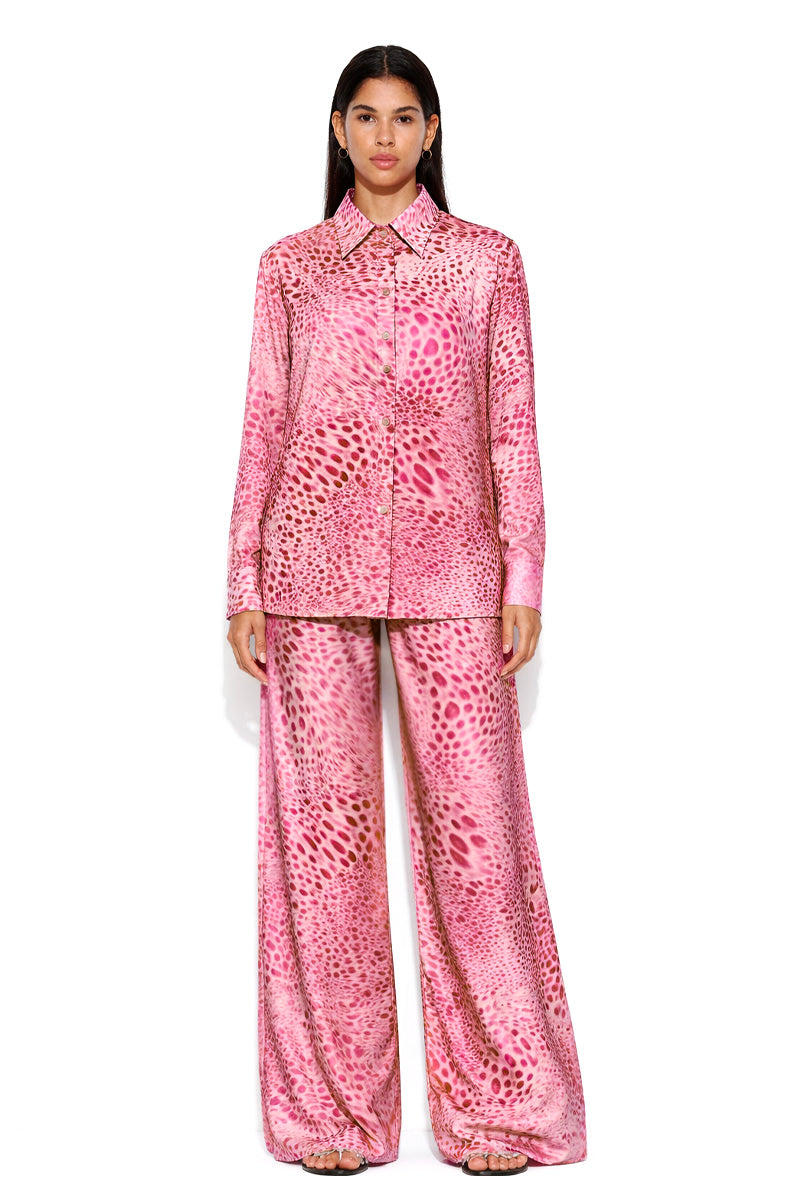 Amel Batita cheetah print silk shirt featuring a stylish button-up design and classic collar, ideal for casual or sophisticated wear.