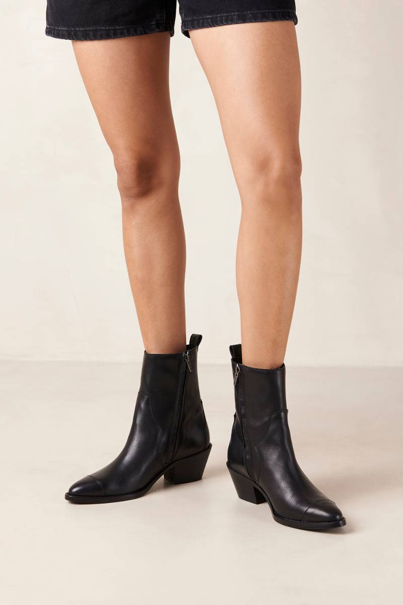 AUSTIN BLACK LEATHER ANKLE BOOTS - CULT MIA
