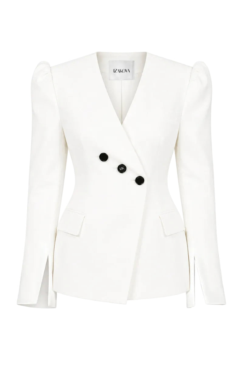 Izakova Azera blazer in off-white fabric, tailored fit with lapel collar and long sleeves, stylish women's blazer for versatile wear.