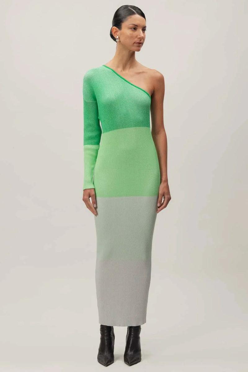 أوراق الشجر تلبس كريمة الفستق