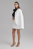 BAÉ IRIS STAR WHITE cape jacket with flowing fabric and elegant design, perfect for stylish layered looks.