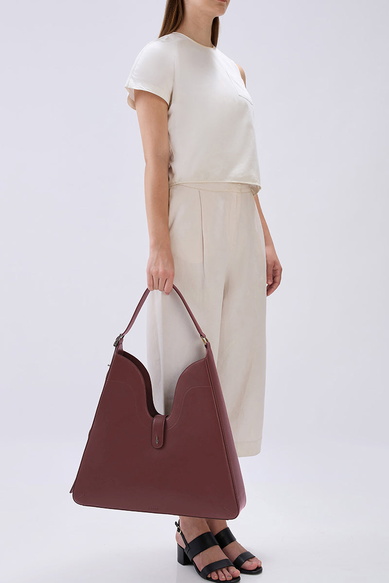Behno New York Melina shoulder bag in nappa leather, brick color, featuring a sleek design and adjustable shoulder strap.